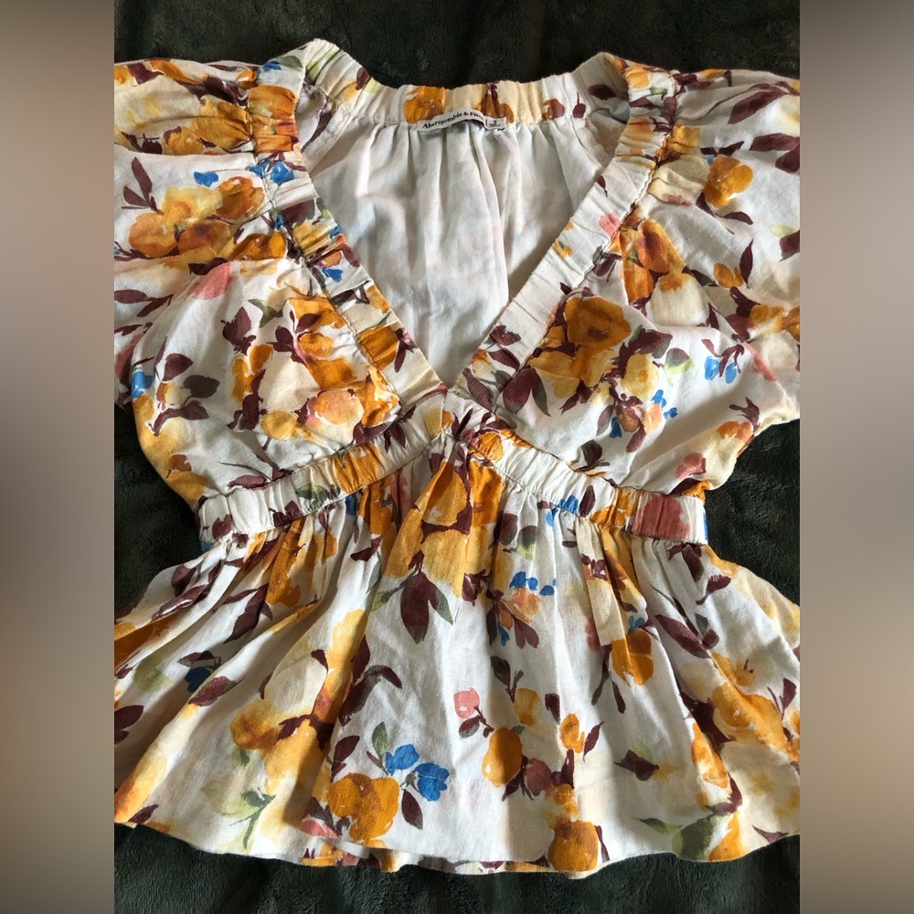 Abercrombie & Fitch Flutter Puff Sleeve Floral V-Neck Blouse Size Small - Picture 3 of 8